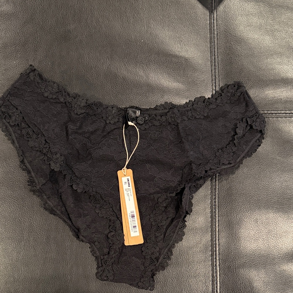 Skims Lace Brief. Color-Soot. size-Large